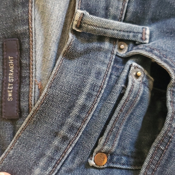 Lucky Brand Sweet Straight Jeans in Buena Park Wash. - Picture 11 of 16